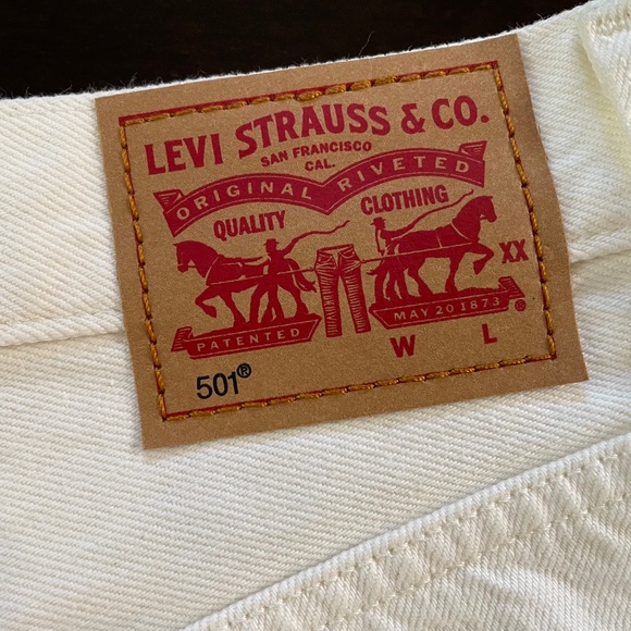 Levi’s 501 shorts cream dragonfly embroidered size 28 - Picture 3 of 6
